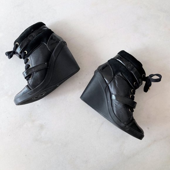 Michael Kors black & gold skid wedge sneaker / lace up ankle boot / bootie shoe - Picture 4 of 10
